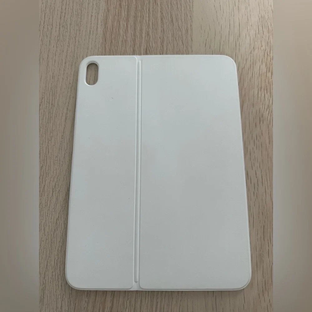Apple White iPad Case